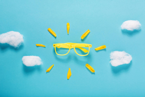 Sunshine sunglasses concept - Foto, imagen