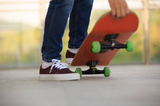 skateboarder legs practicing at skatepark - Foto, imagen
