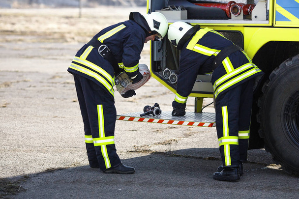 brave Firefighters in Training - Foto, immagini