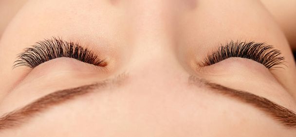  Gros plan sur le maquillage des yeux féminins dans le style smoky eyes
 - Photo, image
