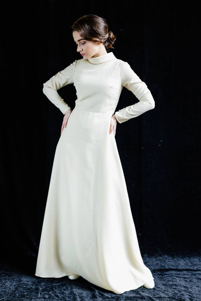 woman in old fashioned dress - Foto, imagen