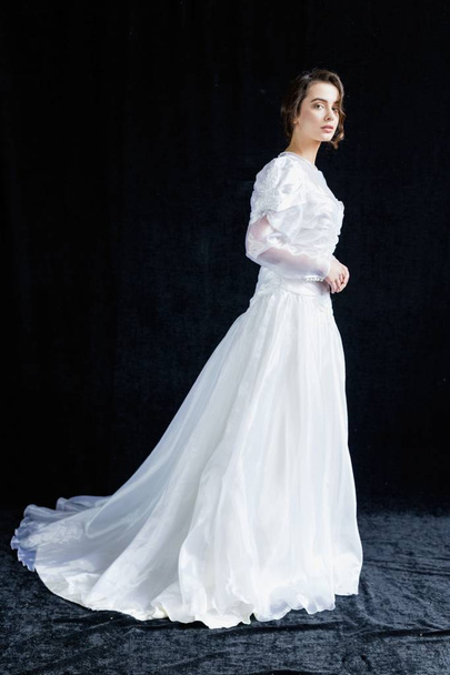 Woman in vintage wedding dress  - Foto, imagen