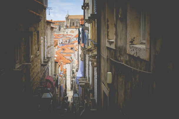 Rua na Cidade Velha Histórica e Fortaleza de Dubrovnik, croata
 - Foto, Imagem