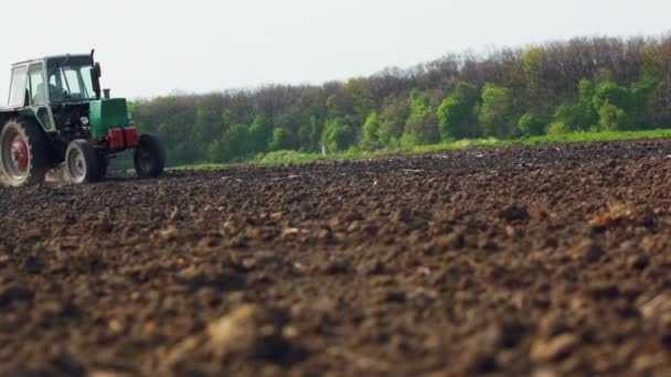 traktory příprava půdy k setí - Záběry, video