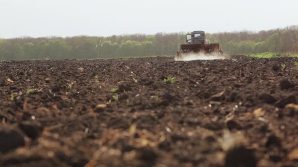Champ de semis et de culture agro-moteur
 - Séquence, vidéo