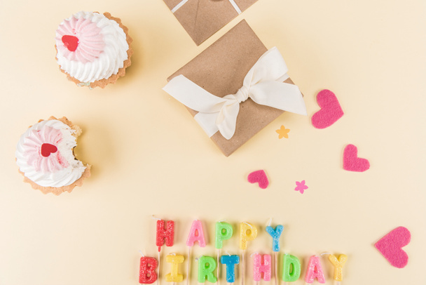 happy birthday lettering and cakes  - Foto, Bild