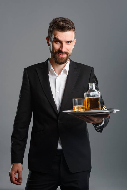 Happy man with old whisky - Foto, afbeelding
