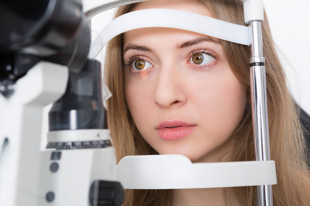 young woman during eyes examination - Zdjęcie, obraz