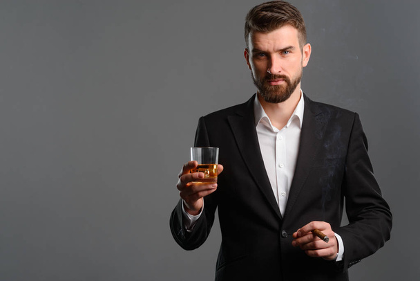 Gentleman having drink and cigar - Fotoğraf, Görsel