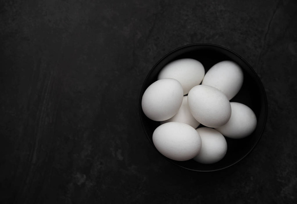 Курячі яйця в мисці
 - Фото, зображення