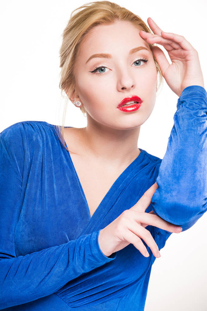 blonde girl with red lips - Valokuva, kuva