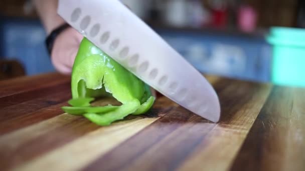 chef slicing and dicing vegetable - Filmagem, Vídeo