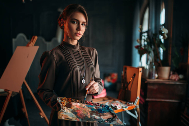 female artist with palette  - Fotoğraf, Görsel