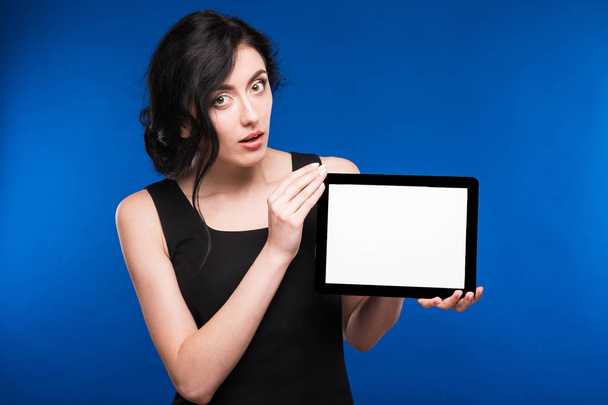 Smiling girl with a tablet in hands - Foto, imagen