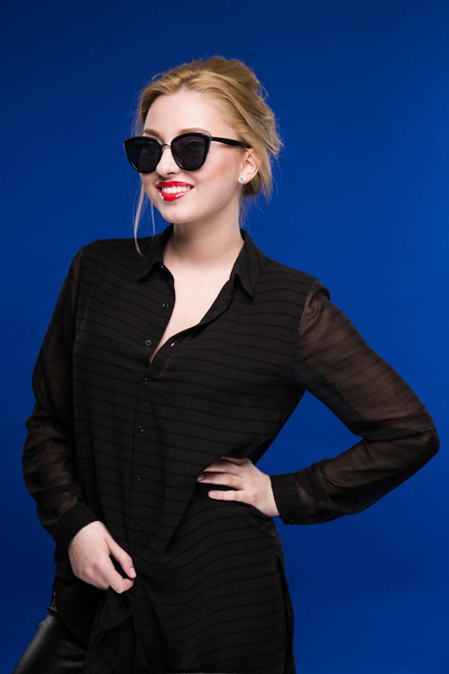blonde girl with red lips wearing sunglasses - Photo, Image