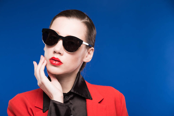 girl in red jacket and sunglasses - Fotó, kép