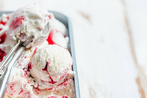 Морозиво ванільне Беррі  - Фото, зображення