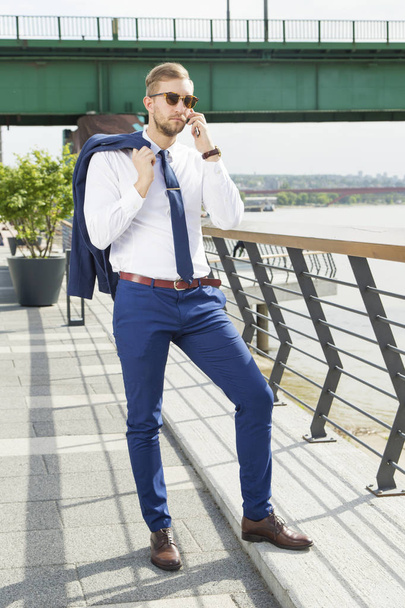 Handsome businessman talking on mobile phone  - Fotografie, Obrázek