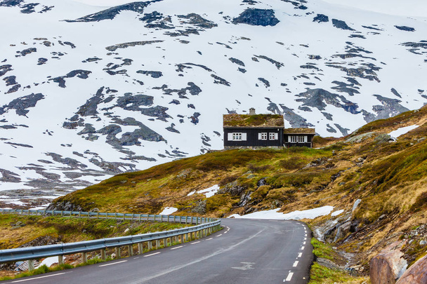 Camino a la montaña Dalsnibba, Noruega
 - Foto, imagen