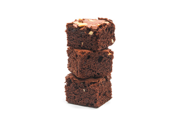 Schokolade Brownie mit Mandel auf weißem Hintergrund. - Foto, Bild