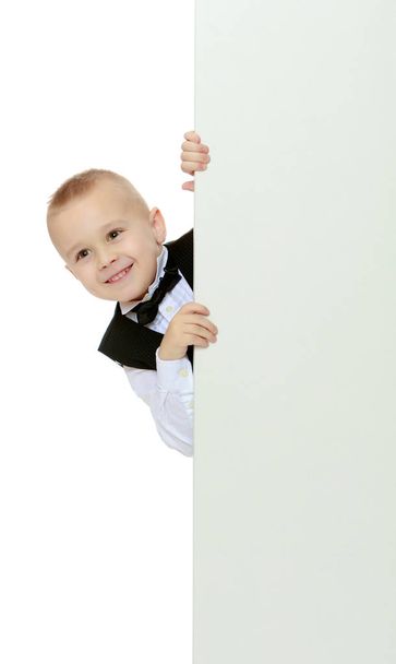 boy peeks out from behind the banner - Fotografie, Obrázek