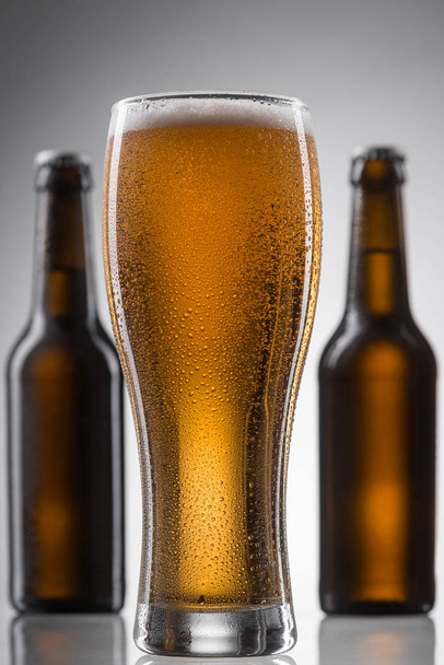 Sparkling beer in a glass - Zdjęcie, obraz
