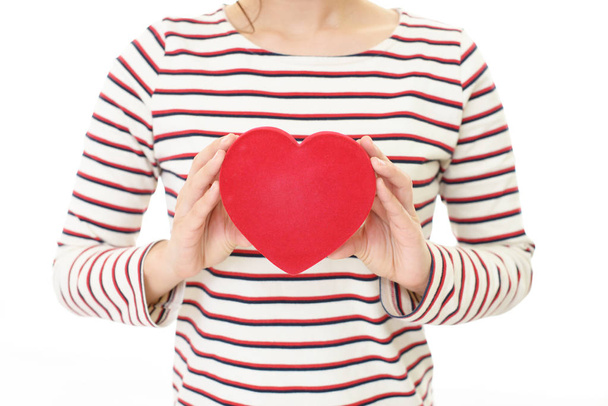 Жінка з червоним серцем
 - Фото, зображення