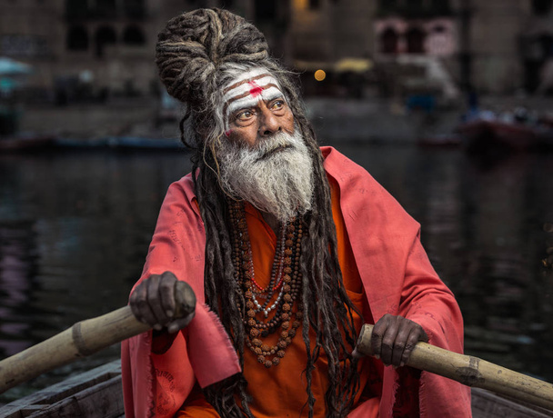 Uomo santo di Varanasi - Foto, immagini