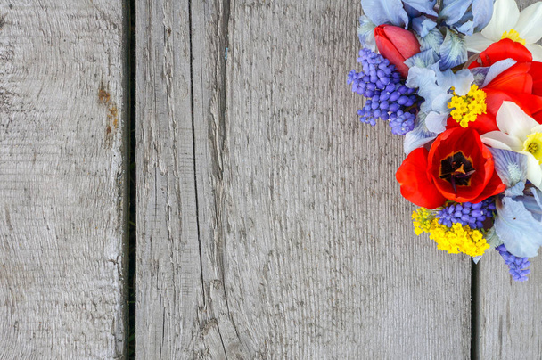 flores de primavera em fundo de madeira - Foto, Imagem