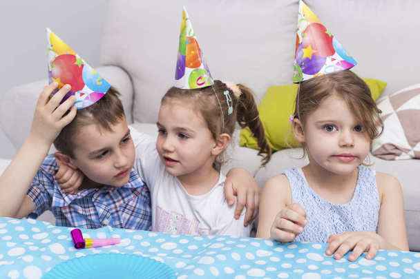 Çocuklar Doğum Günü Partisinde Eğleniyor - Fotoğraf, Görsel