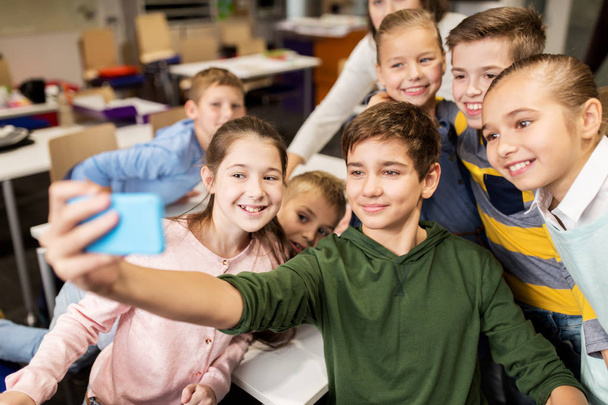 group of school kids taking selfie with smartphone - Foto, Imagem