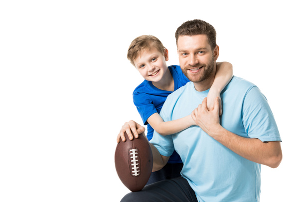 Pai e filho com bola de rugby
  - Foto, Imagem