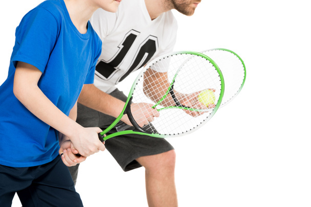 isä ja poika tennismailojen kanssa
  - Valokuva, kuva