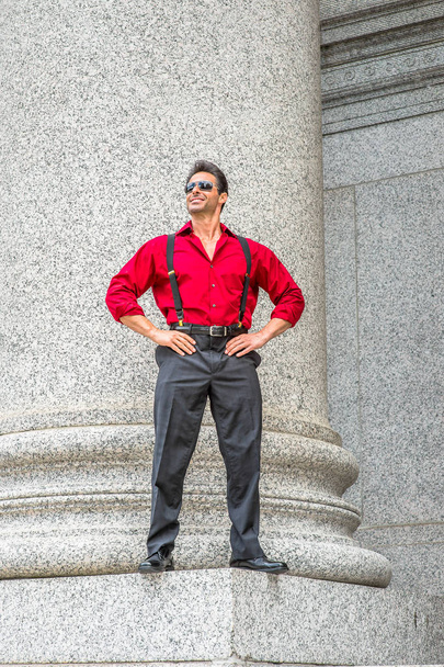 Middle Age Amerikaans zakenman dragen van een zonnebril, reizen, w - Foto, afbeelding