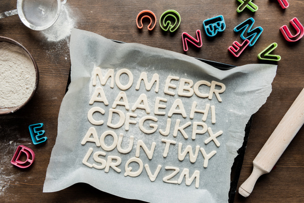 biscotti in forma di lettere con mattarello
 - Foto, immagini