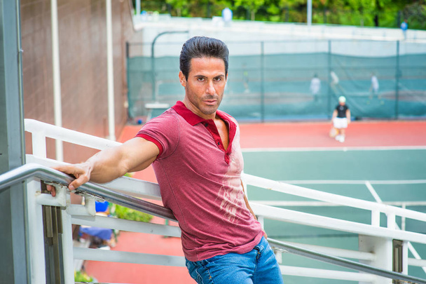Middle Age Strong, Health American Man waiting for you at tennis - Foto, immagini