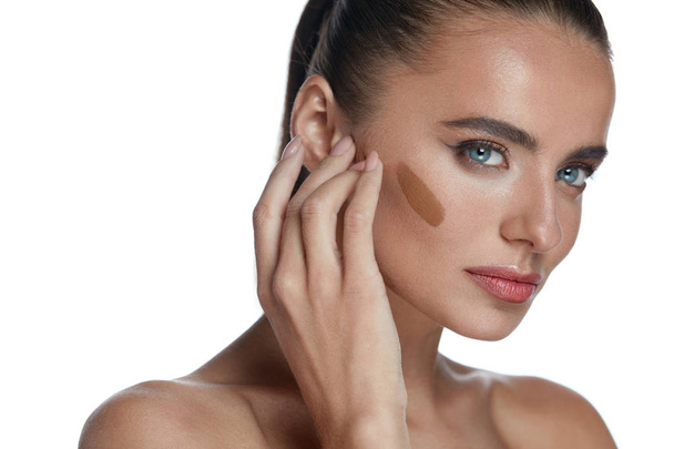 Facial Care. Sexy Woman Applying Dark Foundation On Perfect Face - Фото, изображение
