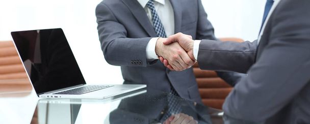 Business people shaking hands after good deal - 写真・画像