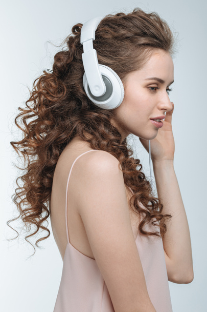woman listening music in headphones - Φωτογραφία, εικόνα