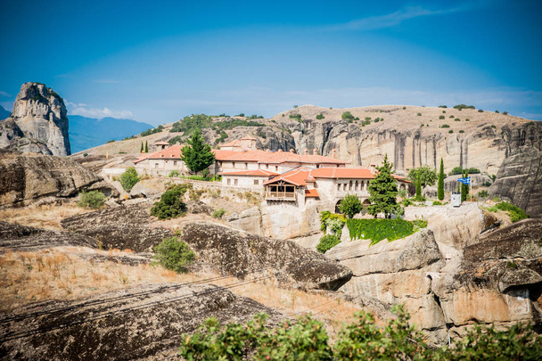 GRÉCIA, METEORA, formações rochosas espetaculares e ortodoxos gregos
  - Foto, Imagem