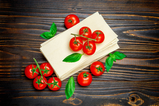 dried uncooked lasagna pasta sheets and tomato - 写真・画像