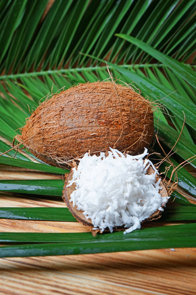 Fresh coconut and flakes - Φωτογραφία, εικόνα