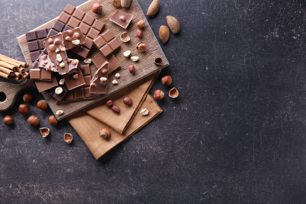 Chopped chocolate bars   - Фото, изображение