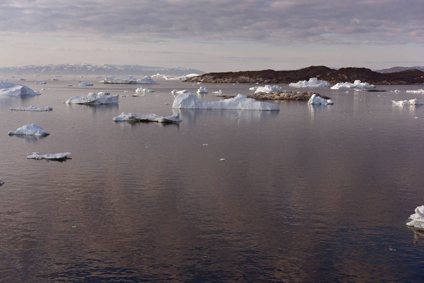 buzdağları Grönland, Kuzey Buz Denizi üzerinde - Fotoğraf, Görsel