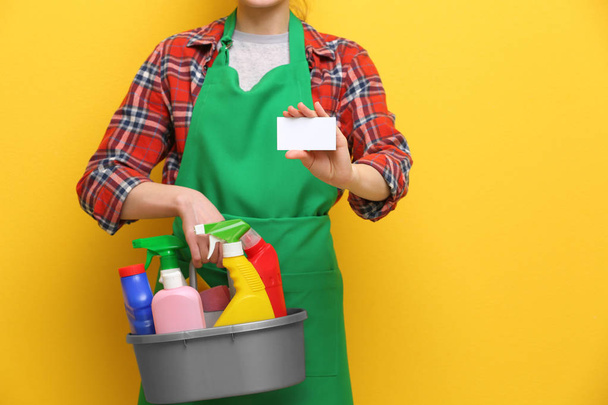 charwoman with business card and cleaning supplies - 写真・画像
