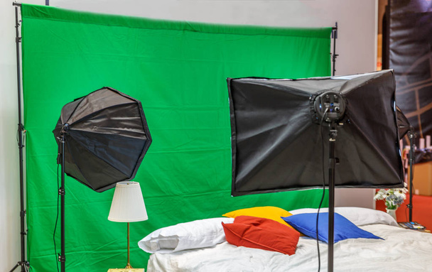 Studio photo avec lit, prêt pour une séance de photgraphie
 - Photo, image