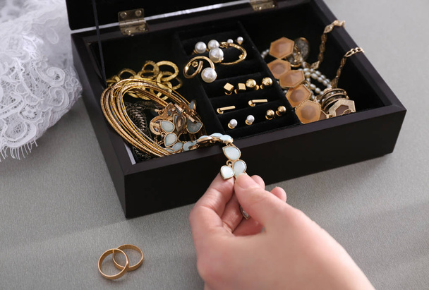 Bride choosing jewelry   - Foto, afbeelding