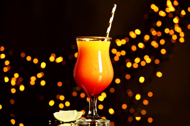 Tequila sunrise cocktail - 写真・画像