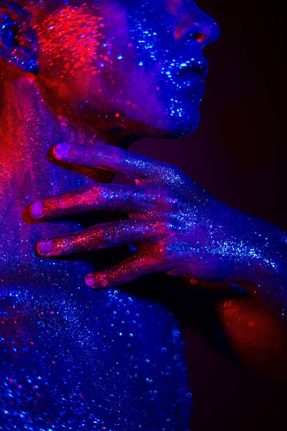Man in glitters body art in studio - Φωτογραφία, εικόνα