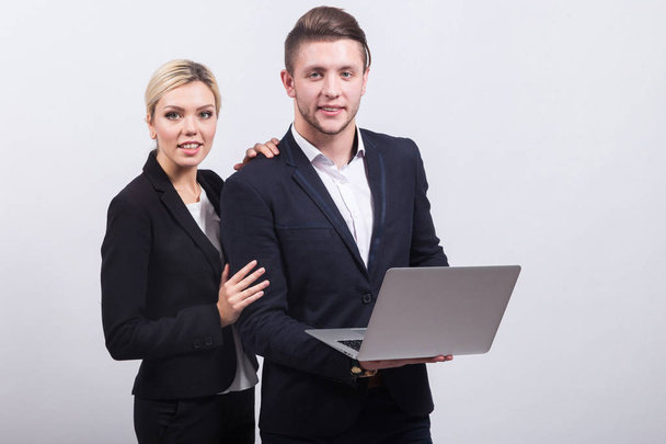 Бізнесмен і жінка з ноутбуком
 - Фото, зображення